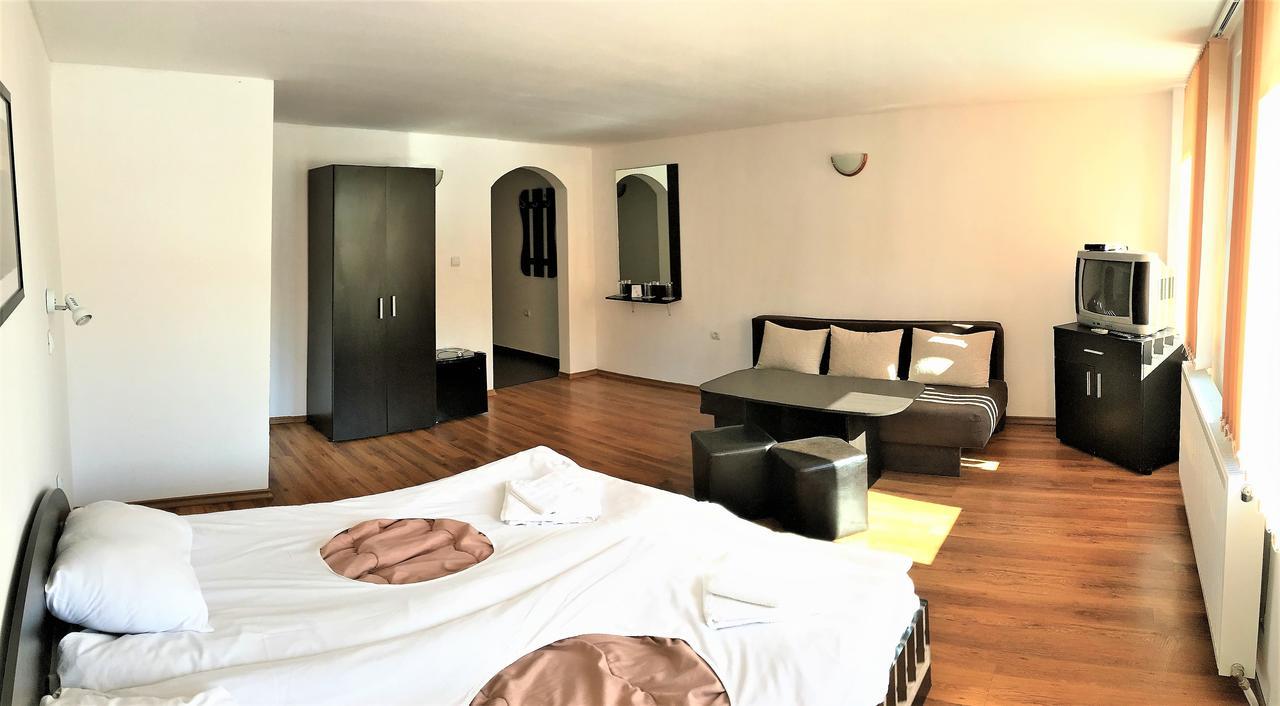 Yakovtsi Inn Eksteriør bilde